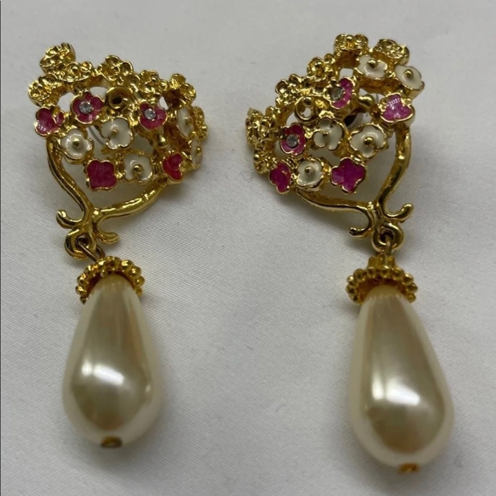Gold & Tear Drop Pearl Earrings - Picture 2 of 4